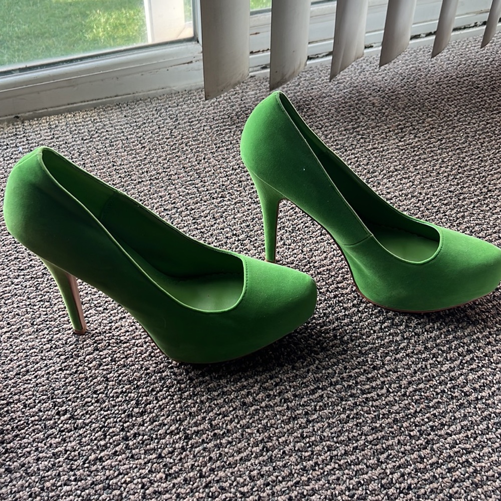 Heels - Picture 2 of 4